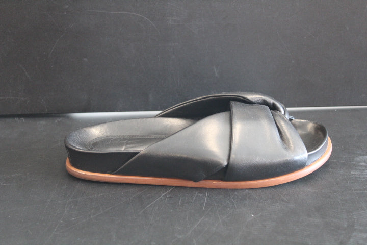 PAUL WARMER TWISTED NAPPA SANDAL BLACK
