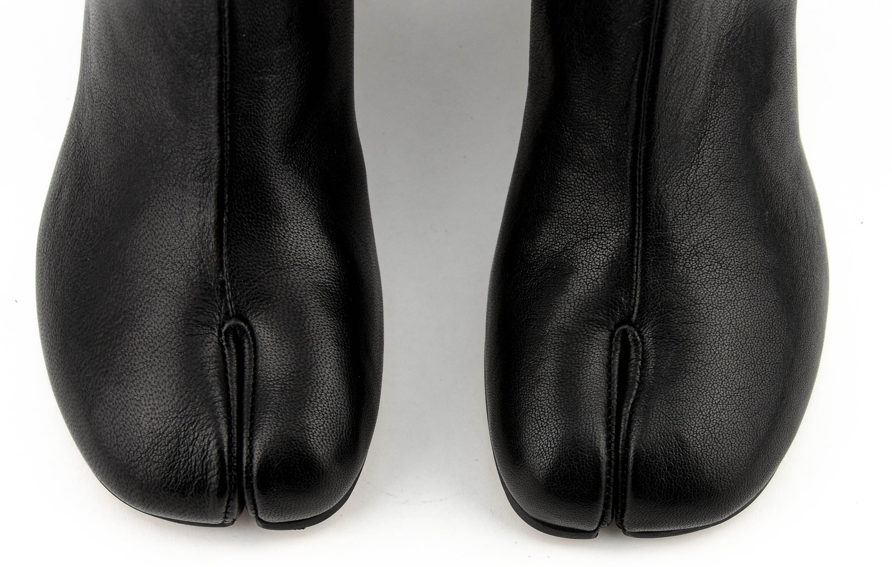 MARGIELA TABI ANKLE BOOTS BLACK