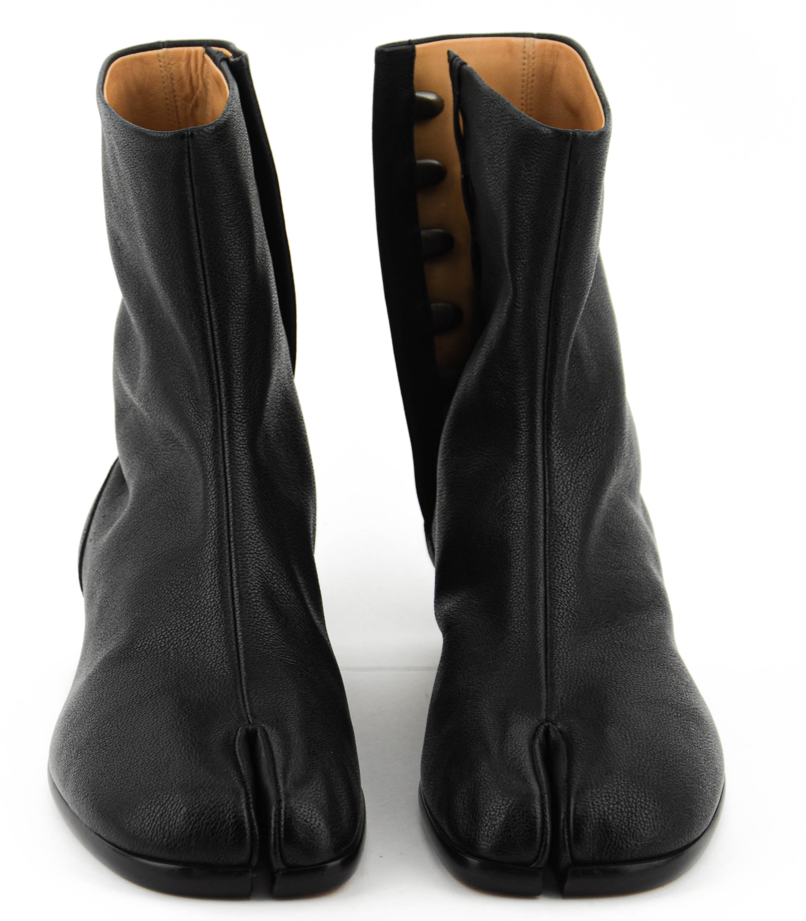 靴 Maison Margiela Tabi Boots MAISON MARGIELA TABI BOOT MEN BLACK LEATHER – Paul warmer