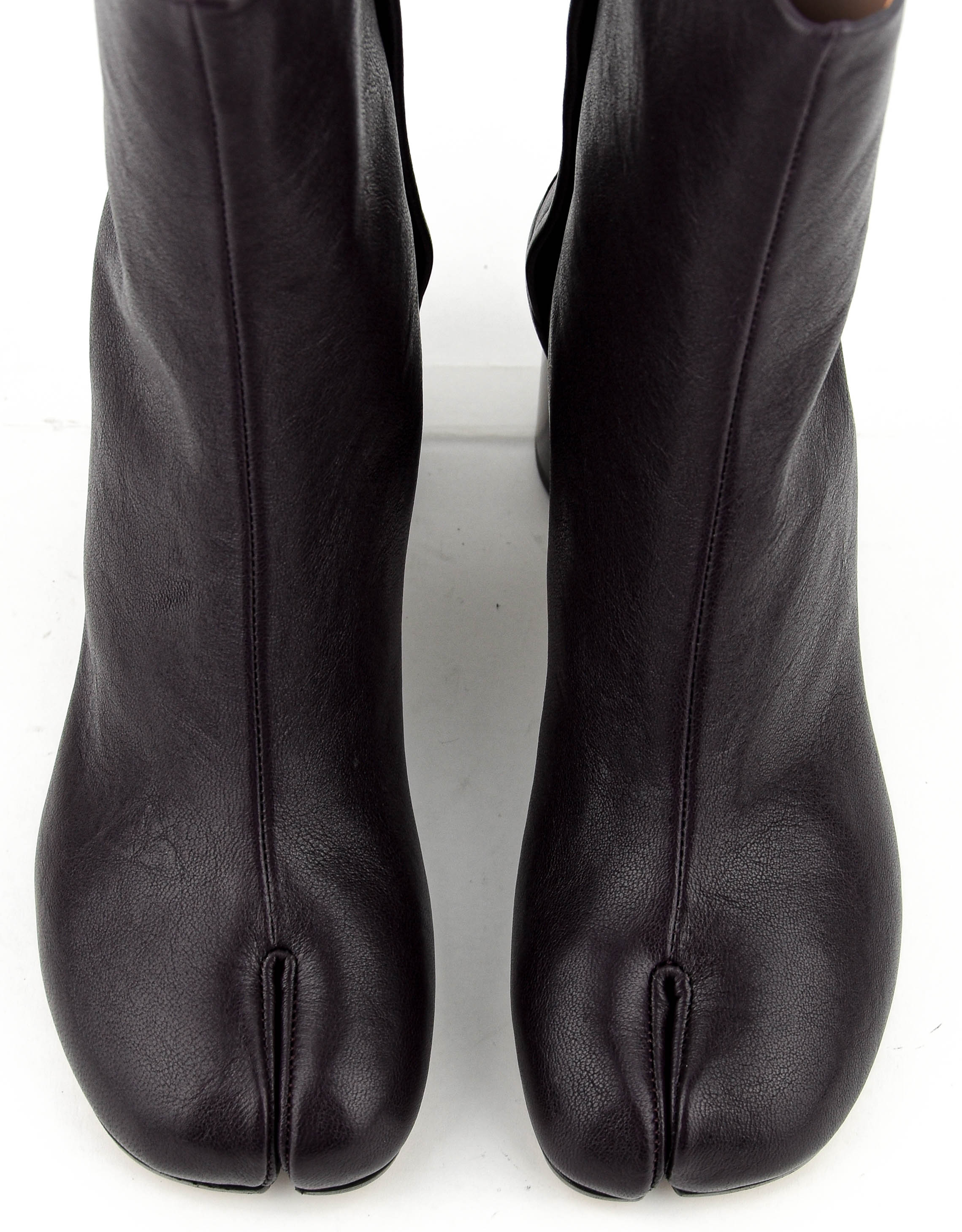 MARGIELA TABI ANKLE BOOTS BORDEAUX