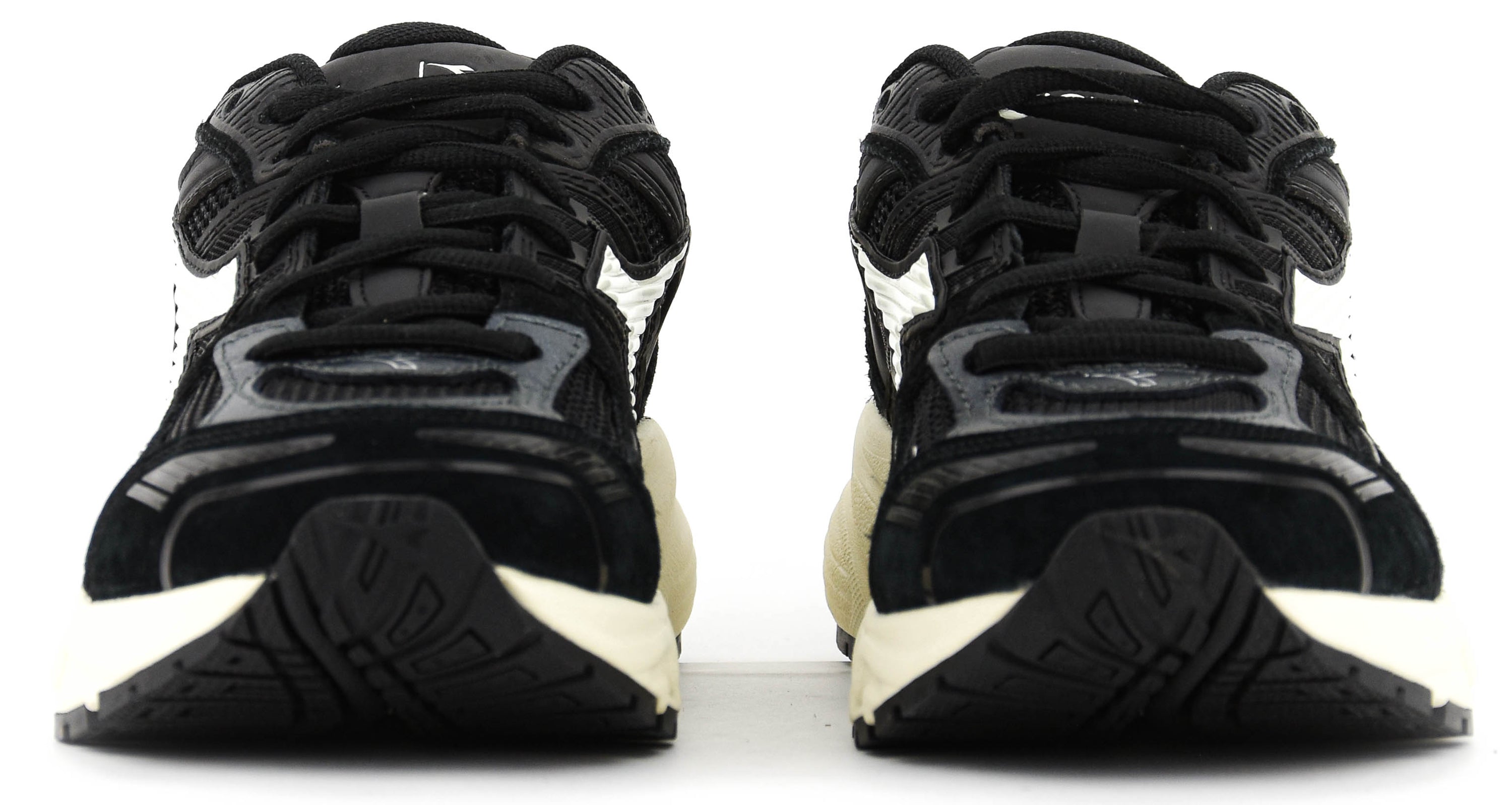 DIADORA MYTHOS STAR BLACK