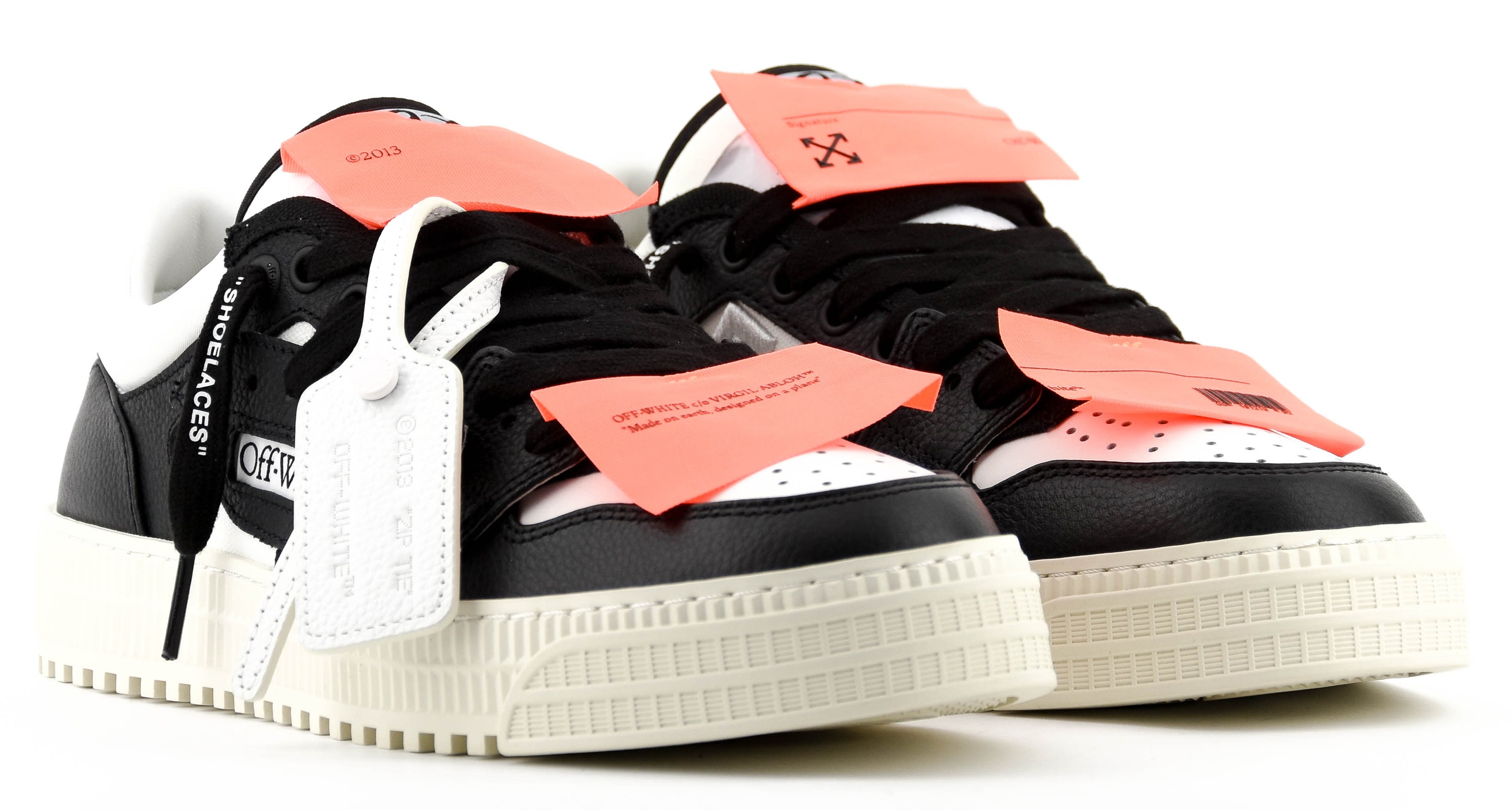 OFFWHITE 3.0 COURT LOW TOP WHITE BLACK