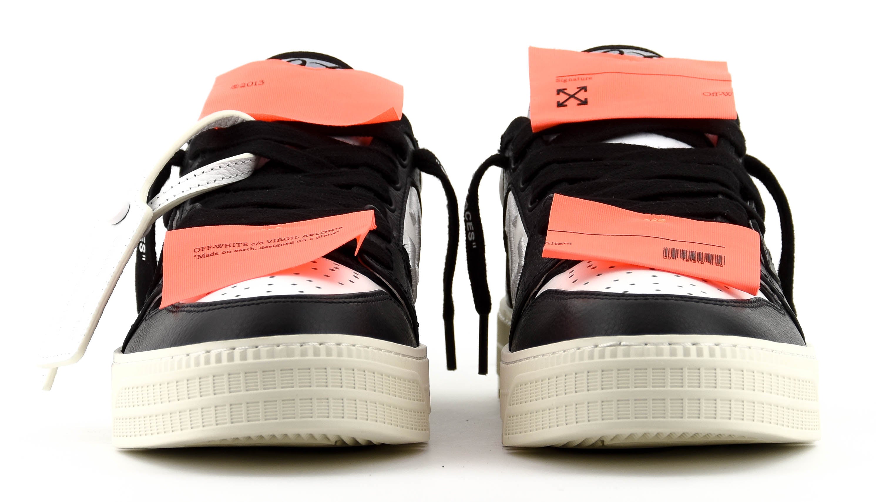 OFFWHITE 3.0 COURT LOW TOP WHITE BLACK