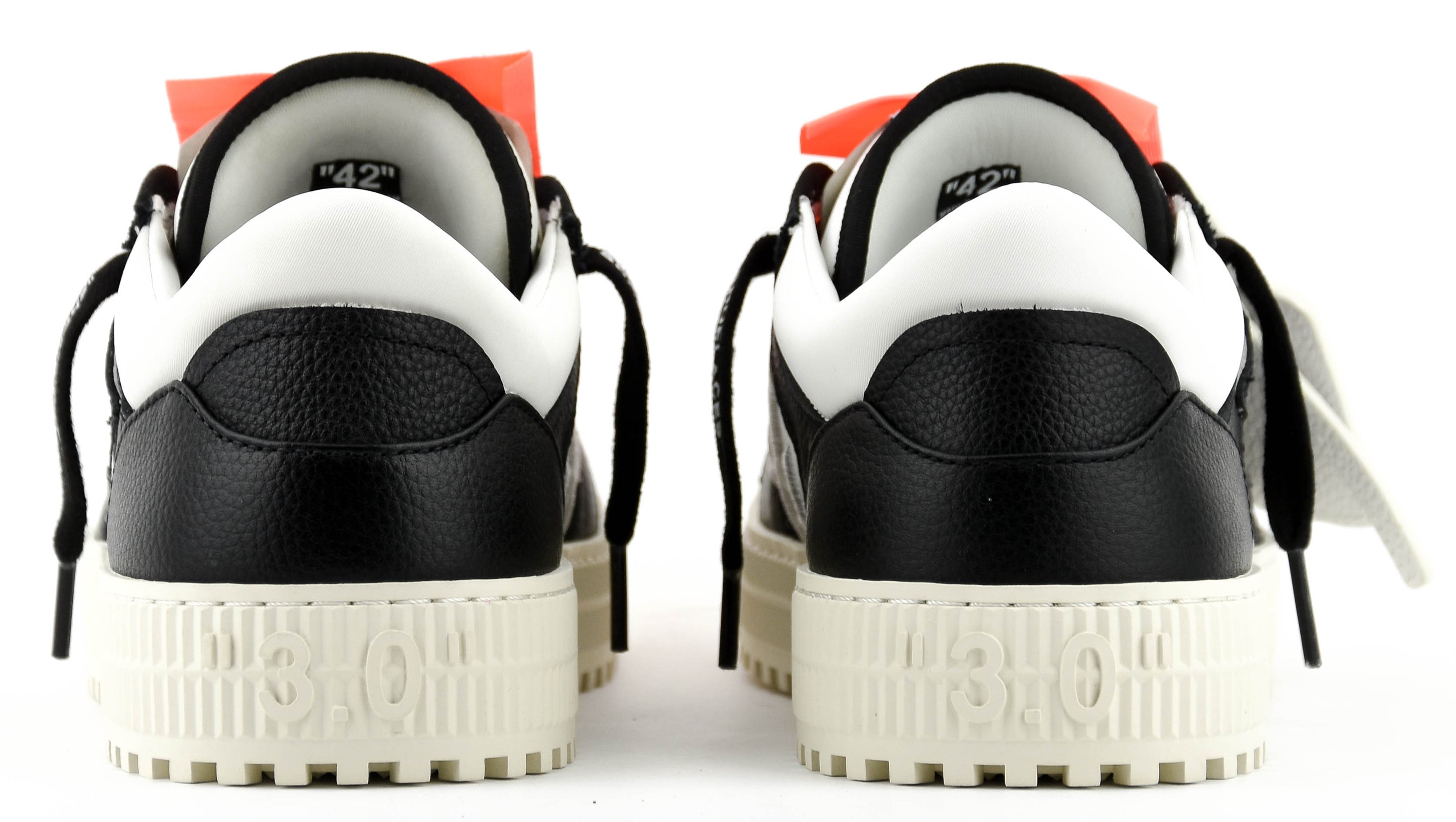 OFFWHITE 3.0 COURT LOW TOP WHITE BLACK