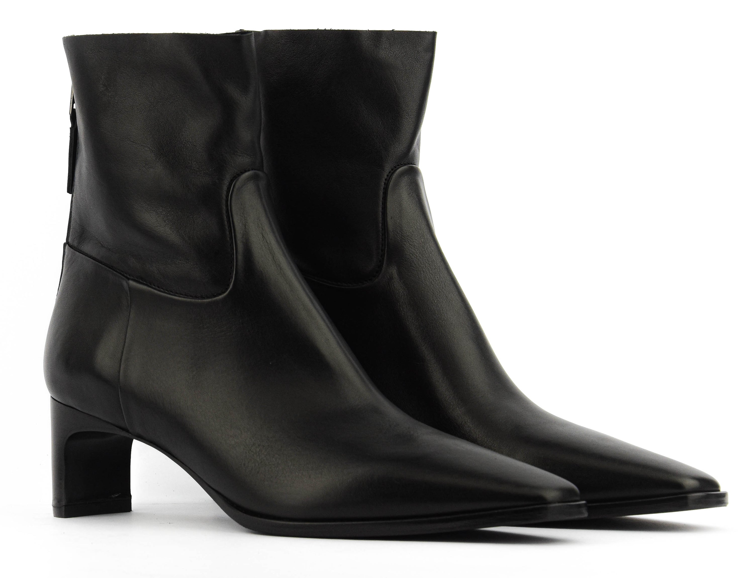 ELENA IACHI SHORT BOOTIE BLACK
