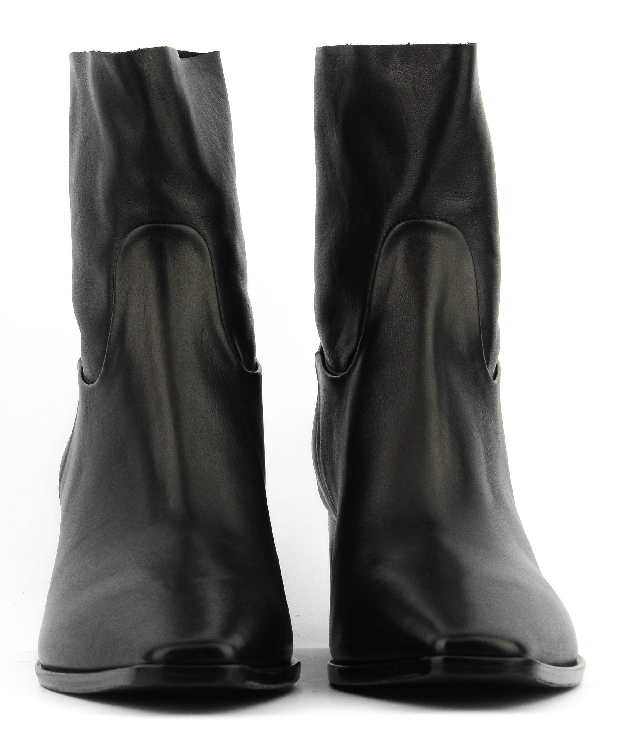 ELENA IACHI SHORT BOOTIE BLACK