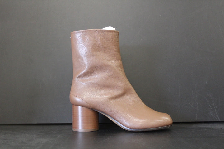 MAISON MARGIELA TABI BOOTS BROWN