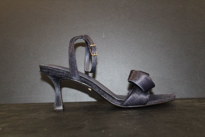 LOLA CRUZ SANDAL NAVY PONY