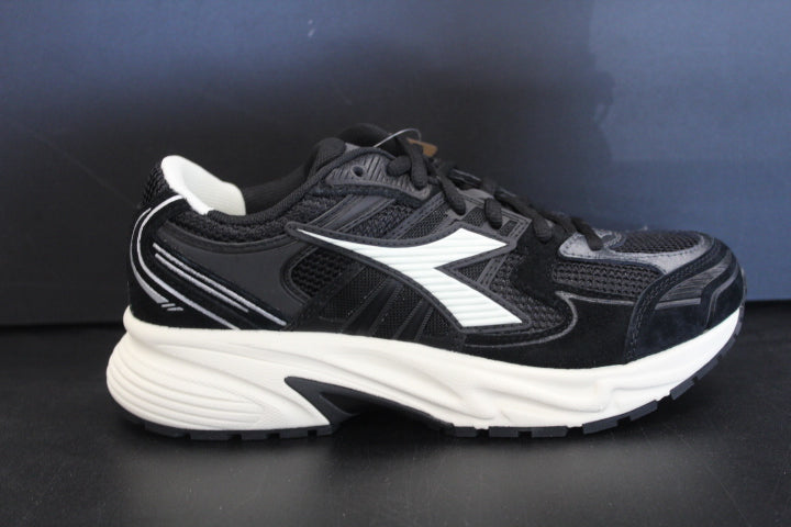 DIADORA MYTHOS STAR BLACK