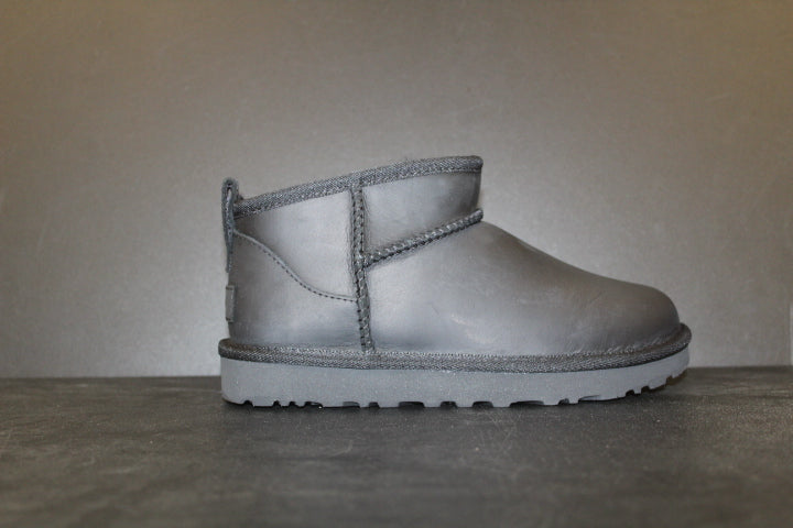 UGG CLASSIC ULTRA MINI BLACK LEATHER