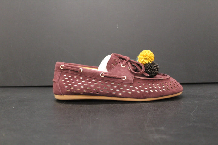 TORAL KARMEL LOAFER BURDEOS POMPOM