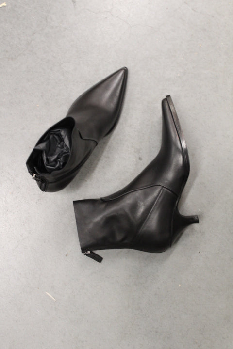 ELENA IACHI POINTY BOOTIE BLACK LEATHER